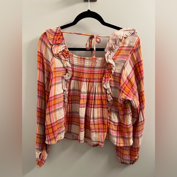 Free people top. Perfect condition. Worn 1-2 times only. Size small - Picture 2 of 3